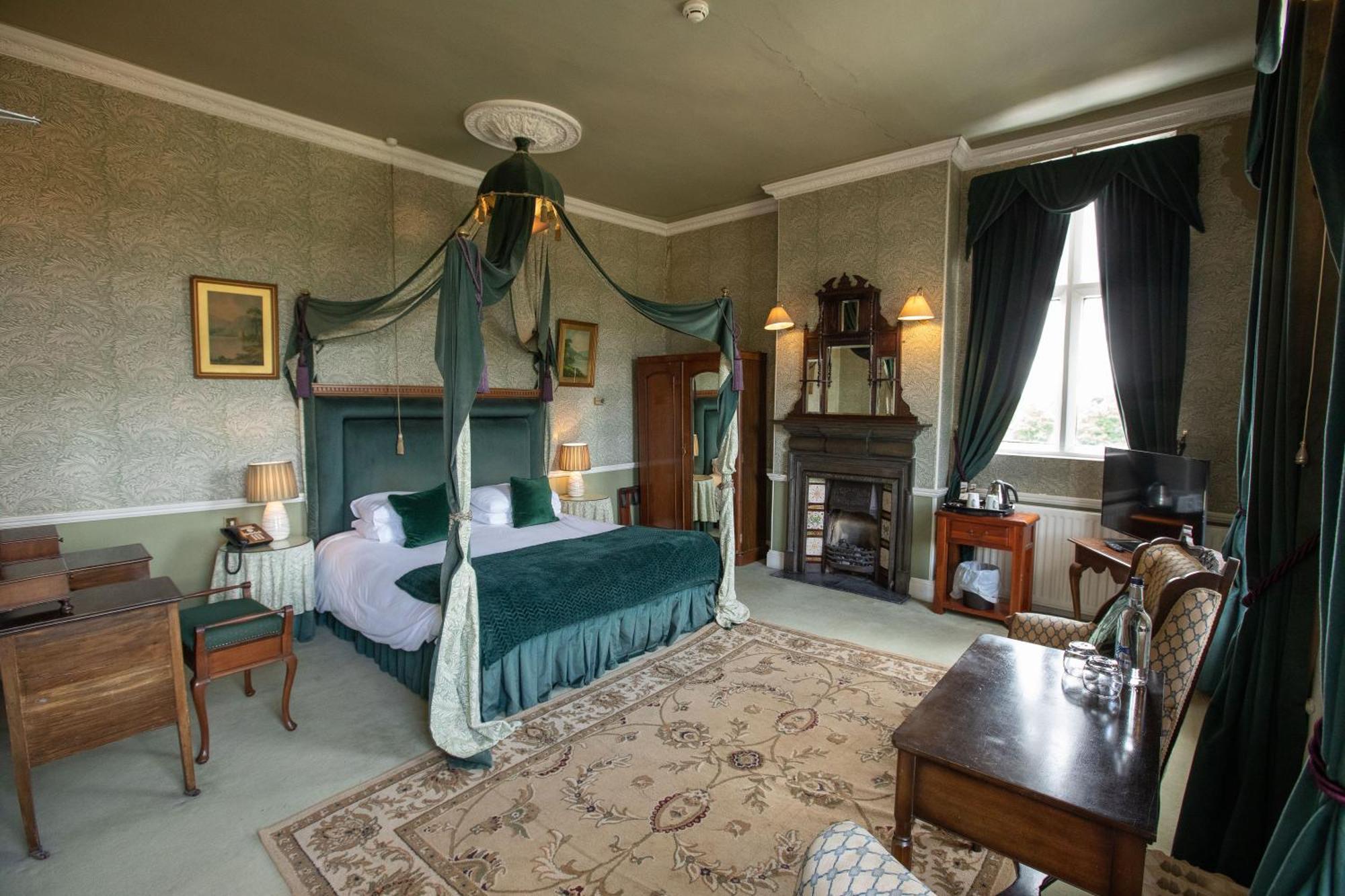 Grafton Manor Hotel Бромсгрув Экстерьер фото