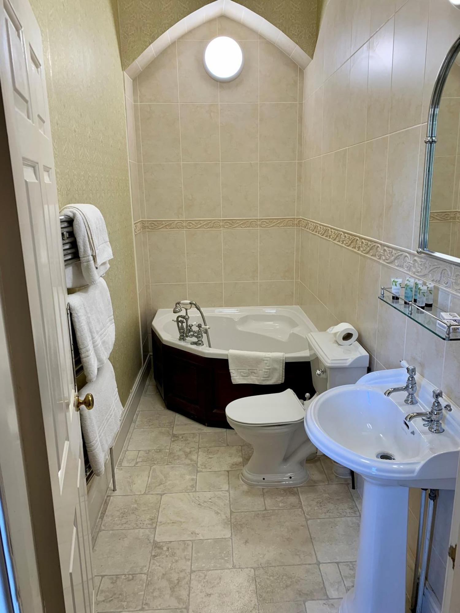 Grafton Manor Hotel Бромсгрув Экстерьер фото